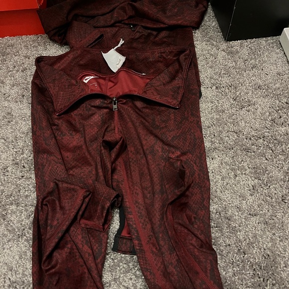 Nike Python Maroon Set - Picture 5 of 5